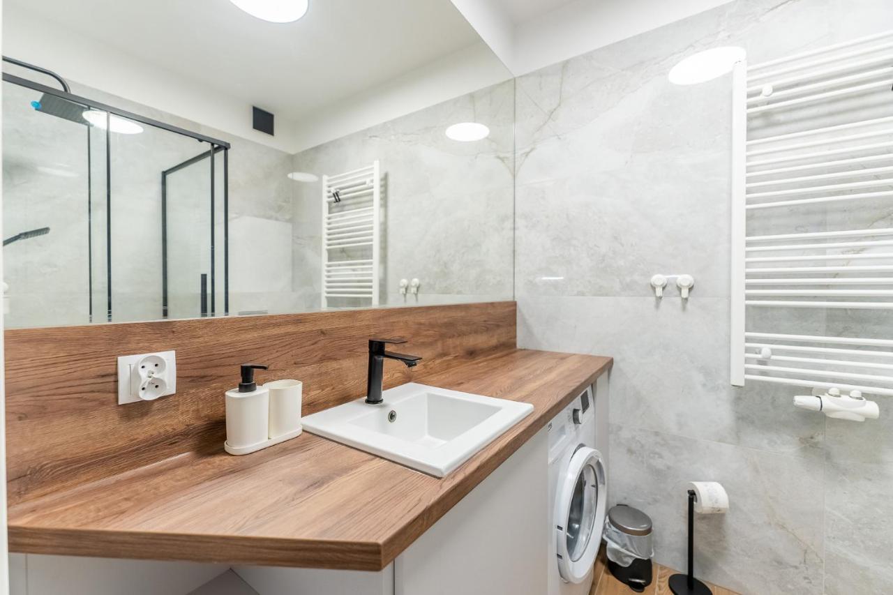 Apartamenty Promenada - Fredry 2 코워브제크 외부 사진